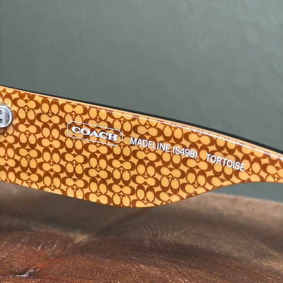 COACH TORTOISE MADELINE HANG TAG SUNGLASSES WITH HARDSHELL CASE - Picture 8 of 16